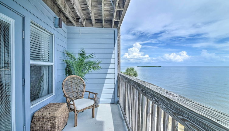 Foto 1 - Beachfront Cedar Key Retreat w/ Pool Access