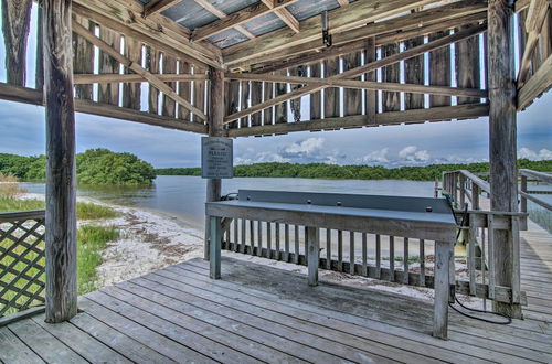 Foto 20 - Beachfront Cedar Key Retreat w/ Pool Access