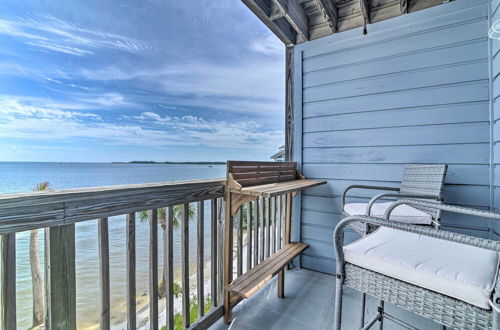 Foto 10 - Beachfront Cedar Key Retreat w/ Pool Access