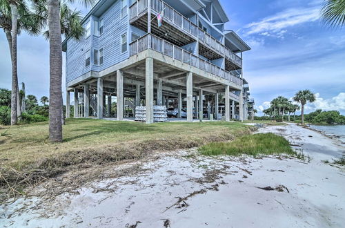 Photo 18 - Beachfront Cedar Key Retreat w/ Pool Access