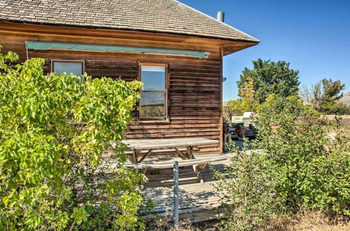 Foto 10 - Converted Historic Schoolhouse w/ Hot Tub & Views