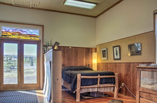 Foto 15 - Converted Historic Schoolhouse w/ Hot Tub & Views