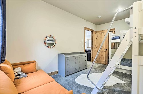 Foto 22 - Luxurious Silverthorne Home w/ Patio: Ski On-site