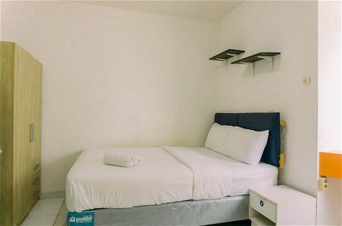 Foto 4 - Homey And Tidy Studio Room Aeropolis Apartment