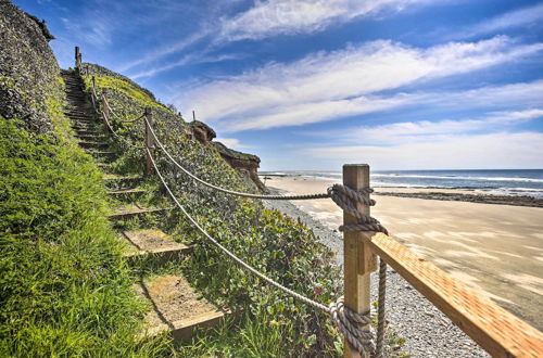 Photo 16 - Oceanfront Cottage W/deck & Secluded Beach Access