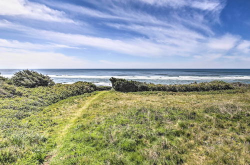 Foto 13 - Oceanfront Cottage W/deck & Secluded Beach Access