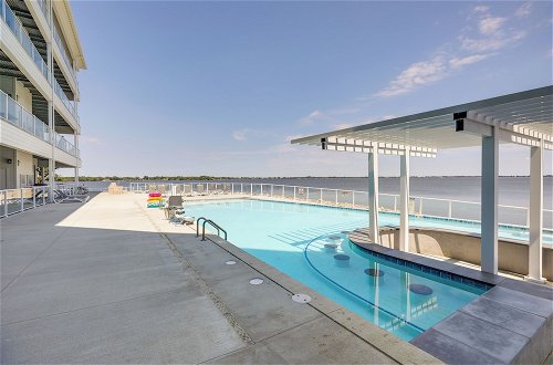 Foto 34 - Waterfront Watertown Condo w/ Patio & Pool Access