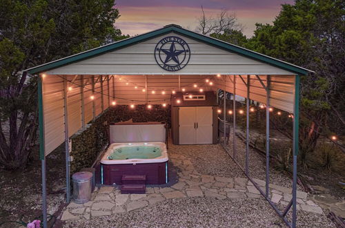 Foto 6 - Canyon Lake Retreat w/ Hot Tub, Fire Pit & Grill