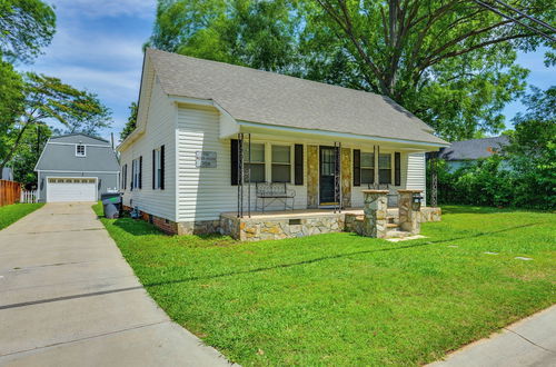 Photo 23 - Adorable Charlotte Vacation Rental in Noda