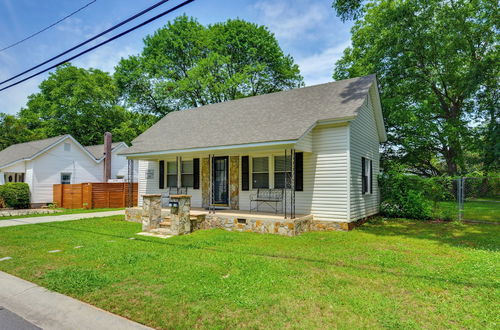 Photo 22 - Adorable Charlotte Vacation Rental in Noda