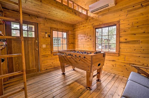 Foto 6 - Scenic Log Cabin With Fire Pit & Stocked Creek