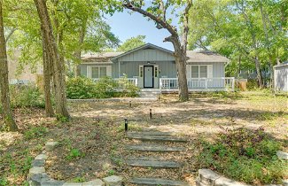 Foto 1 - Oak Island Cottage w/ Spacious Backyard & Porch