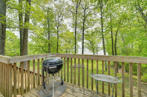 Photo 16 - Cozy Carp Lake Cottage W/dock, 4 Kayaks & Fire Pit