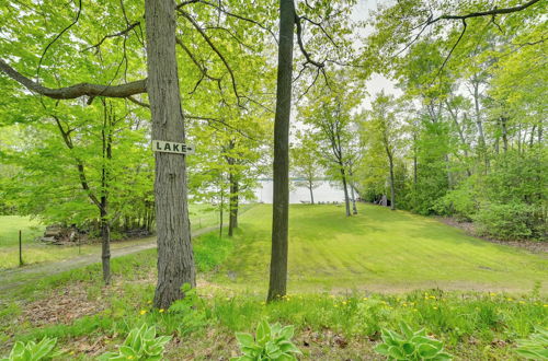 Photo 17 - Cozy Carp Lake Cottage W/dock, 4 Kayaks & Fire Pit