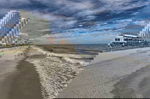 Foto 15 - Beachy Condo w/ Pool Access + Steps to Boardwalk
