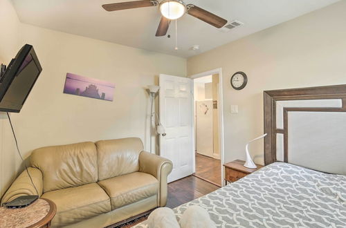 Foto 4 - Pet-friendly Dallas Guest House w/ Patio