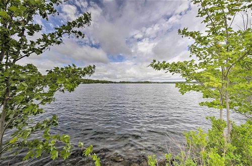 Foto 13 - Pet-friendly Togus Pond Home: Kayak & Canoe