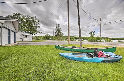 Foto 2 - Pet-friendly Togus Pond Home: Kayak & Canoe