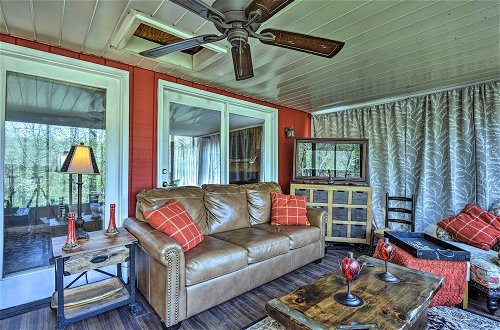 Foto 3 - Cozy Cabin With Sunroom & Cacapon River Access