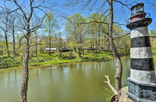 Foto 15 - Cozy Cabin With Sunroom & Cacapon River Access