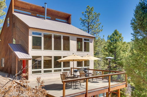 Foto 1 - Spacious Home w/ Hot Tub, Sunroom & Views