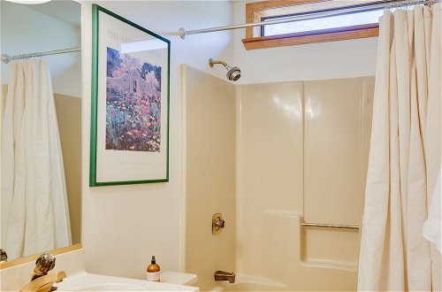 Foto 10 - Spacious Home w/ Hot Tub, Sunroom & Views