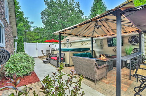 Photo 8 - Pet-friendly Taylor Home w/ Backyard Oasis