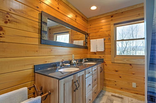 Photo 15 - Quiet Shenandoah Cabin w/ Porch & Pastoral Views