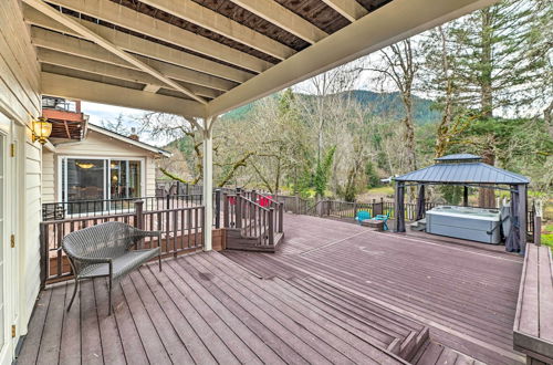 Foto 23 - Spacious Grants Pass Home w/ Hot Tub & Views