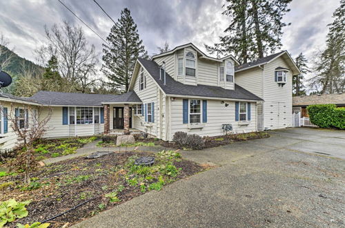 Photo 20 - Spacious Grants Pass Home w/ Hot Tub & Views