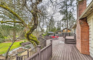 Photo 3 - Spacious Grants Pass Home w/ Hot Tub & Views