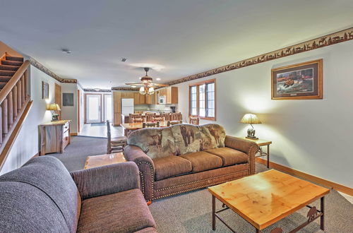 Photo 16 - Cozy Townhome, Half Mi to Starved Rock State Park