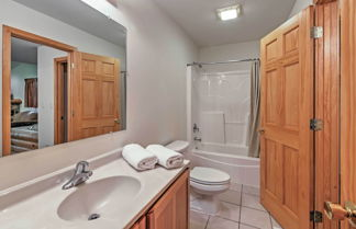 Photo 2 - Cozy Townhome, Half Mi to Starved Rock State Park