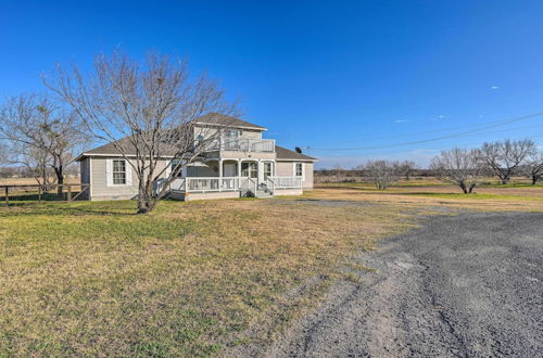 Photo 16 - Peaceful Atascosa Home w/ Balcony & Deck