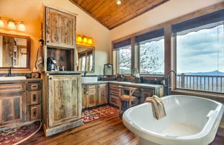 Photo 3 - Luxury Sapphire Cabin: Mtn Views + Resort Access