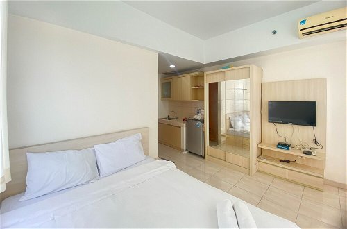 Photo 13 - Homey And Cozy Stay Studio Margonda Residence 3 Apartment