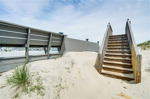 Foto 7 - Grand Seaside Escape w/ Direct Beach Access