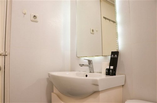 Photo 17 - Warm And Minimalist 2Br Green Bay Pluit Apartment