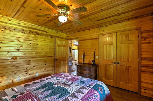 Photo 18 - Dream Valley Mountain View Cabin w/ Covered Porch