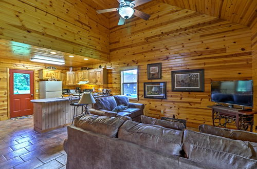 Photo 16 - Dream Valley Mountain View Cabin w/ Covered Porch