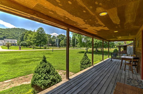 Photo 5 - Dream Valley Mountain View Cabin w/ Covered Porch