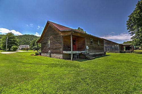 Foto 4 - Dream Valley Mountain View Cabin w/ Covered Porch