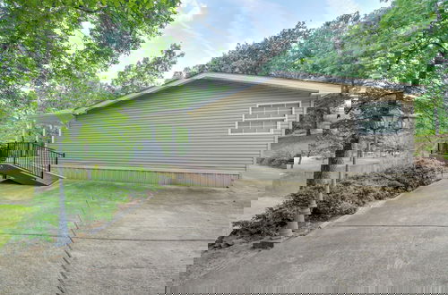 Foto 8 - Lakefront Arkansas Home w/ Dock & Sunroom