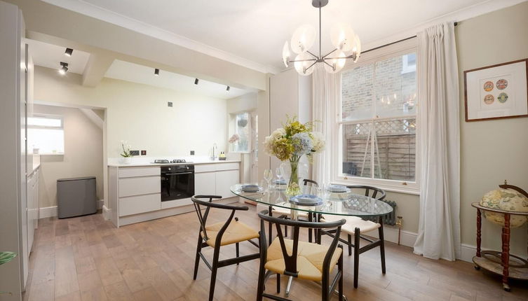 Foto 1 - Spacious two Bedroom Maisonette With Private Garden in Balham by Underthedoormat