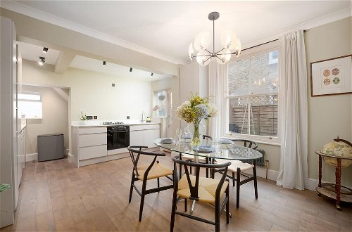 Foto 1 - Spacious two Bedroom Maisonette With Private Garden in Balham by Underthedoormat