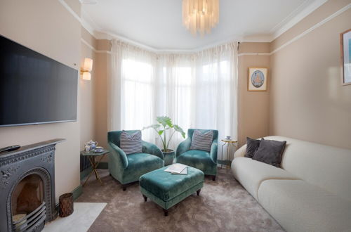Photo 10 - Spacious two Bedroom Maisonette With Private Garden in Balham by Underthedoormat