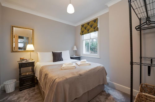 Photo 4 - Spacious two Bedroom Maisonette With Private Garden in Balham by Underthedoormat