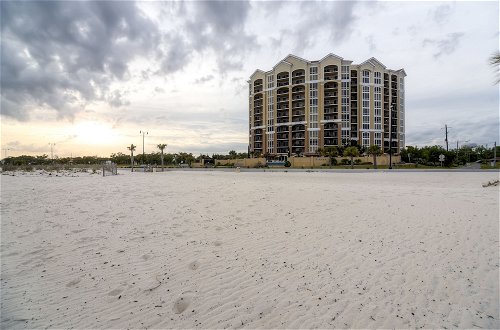 Foto 7 - Sleek Gulfport Condo w/ Ocean Views & Pool Access