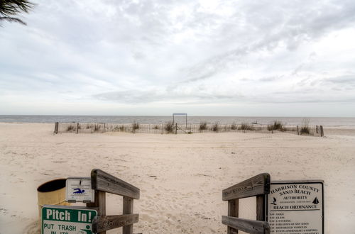 Foto 18 - Sleek Gulfport Condo w/ Ocean Views & Pool Access