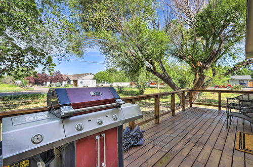 Photo 2 - Cozy House w/ Views, 1 Mi to Colorado River